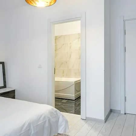 Charming Oasis Apartment Bucharest